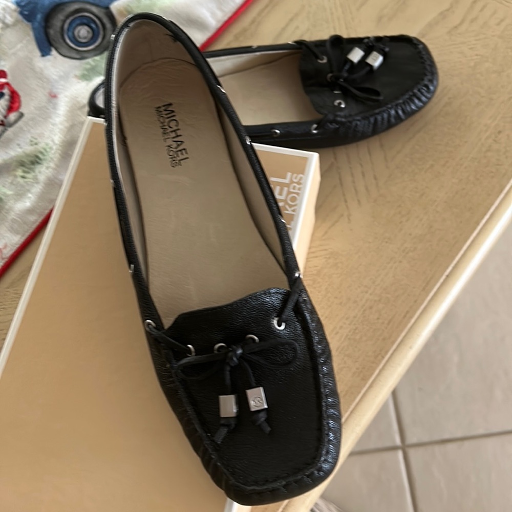 Michael Kors women leather loafers. Size 10. NWOT